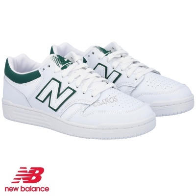 Sapatilhas New Balance brancas e verdes em fundo branco