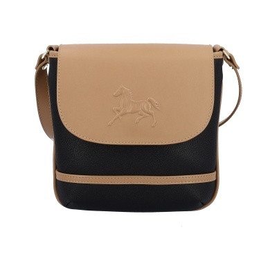 Mala tiracolo preta com aba castanha e relevo de cavalo