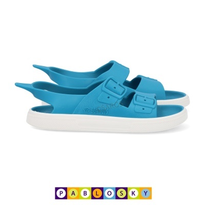 Sandálias azuis de plástico com fivelas e sola branca
