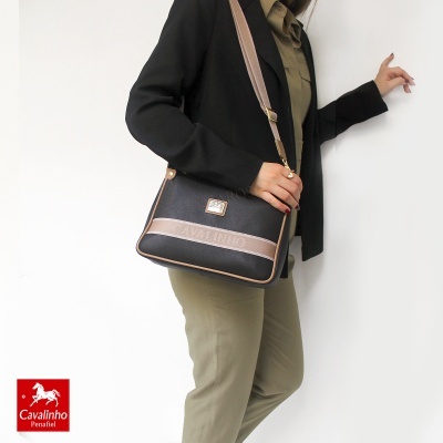 Mala de ombro preta com detalhes bege e logótipo Cavalinho