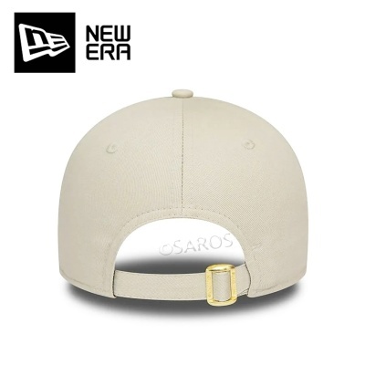 Boné bege claro New Era com fecho ajustável em metal dourado
