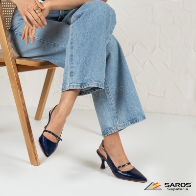 Sandálias de salto médio azul escuro em verniz com tira fina