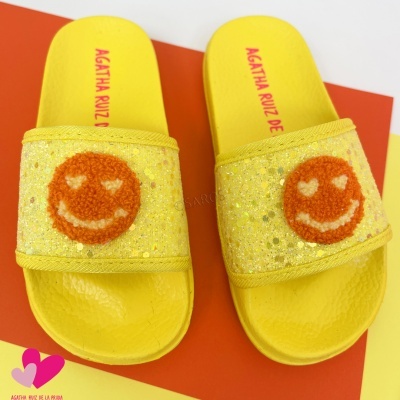 Chinelos amarelos com smileys cor de laranja e detalhes brilhantes