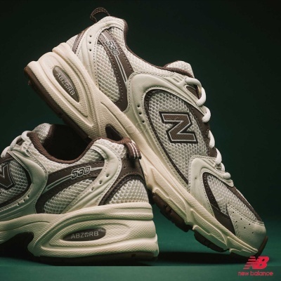 Sapatilhas desportivas New Balance 530 bege e castanho com sola grossa