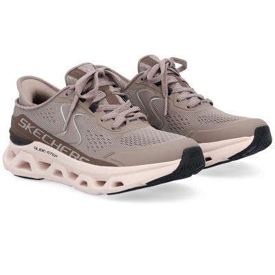 Sapatilhas Skechers Glide-Step castanho claro e bege com sola robusta e cadarços.