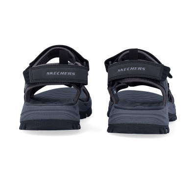 Sandálias Skechers pretas vistas de trás