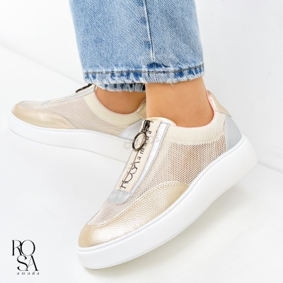 Sapatos desportivos bege e dourado com fecho metálico e sola branca alta