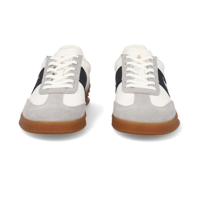 Sapatilhas brancas com detalhes cinza, preta e sola castanha