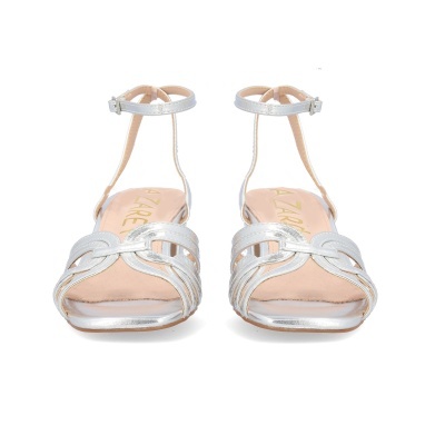 Sandálias de senhora prateadas com tiras e fecho de fivela