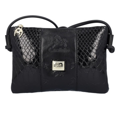 Bolsa preta em couro com textura de escamas e fecho prateado