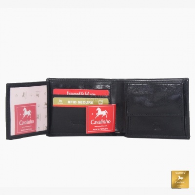 Carteira tri-fold preta de pele com cartões visíveis