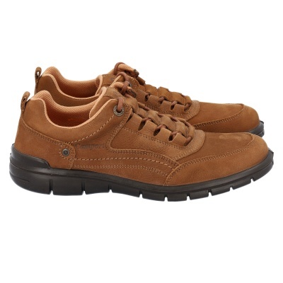 Sapatos desportivos castanhos em pele com sola preta antiderrapante