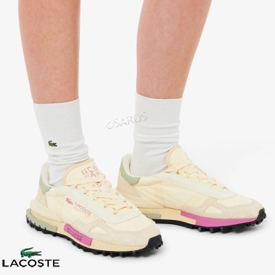Ténis desportivos creme Lacoste com detalhes em rosa e verde e meias brancas com logo do crocodilo