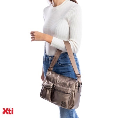 Mala bronze de ombro com bolsos e alça bege