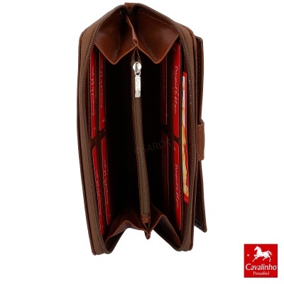 Carteira em pele castanha com interior vermelho e compartimentos para cartões