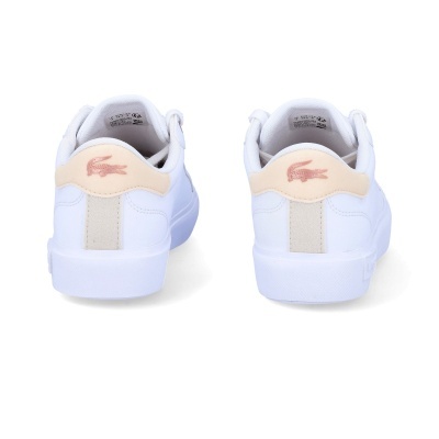 Par de sapatilhas brancas com detalhe bege e logótipo rosa, vista traseira