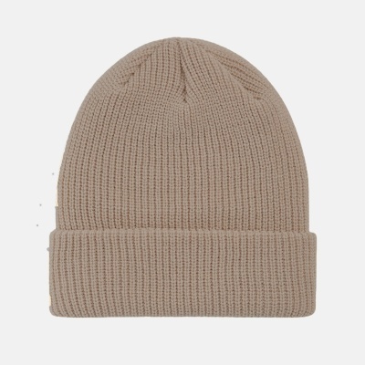 Gorro de malha bege com dobra na parte inferior