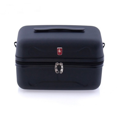 Mala de viagem preta rígida com fechos metálicos