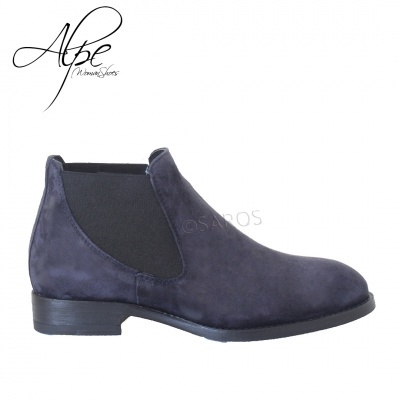 Botim masculino em camurça azul escuro com elástico preto e sola preta