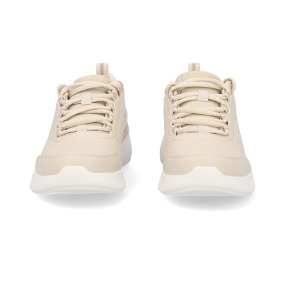 Sapatilhas bege com sola branca e atacadores