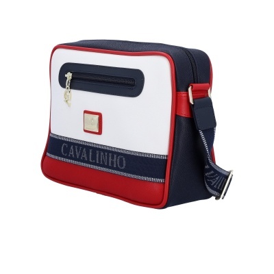 Mala tiracolo azul, branco e vermelho com detalhes em metal e alça ajustável.