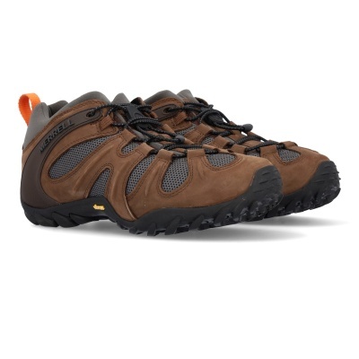 Sapatilhas de caminhada castanhas e cinzentas Merrell com sola preta e atacadores pretos