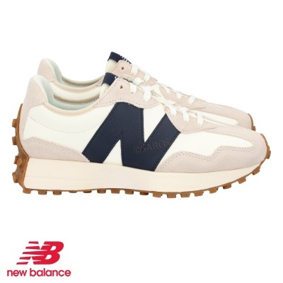 Sapatilhas New Balance bege e azul com sola castanha