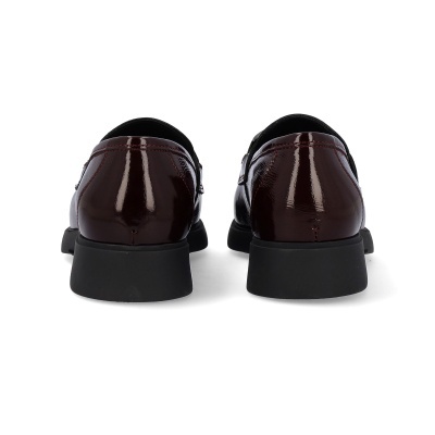 Sapatos masculinos em couro castanho brilhante, vista traseira