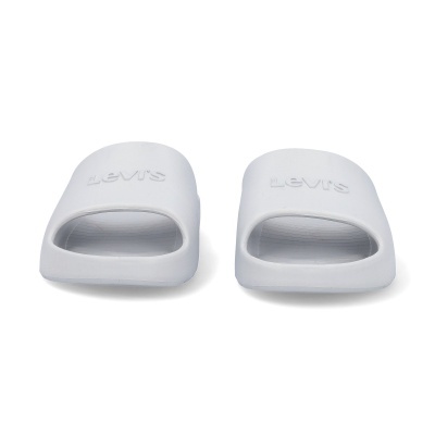 Chinelos de banho brancos com marca LEVIS em relevo