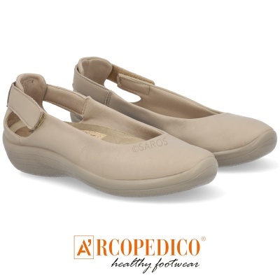 Sapatos Arcopedico bege claro com fecho de velcro e sola antiderrapante