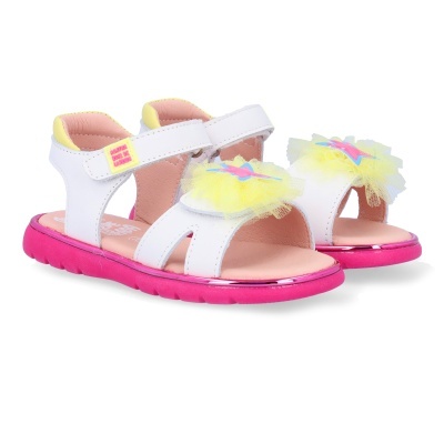 Sandálias de criança brancas com sola rosa e enfeite de flor amarela em tule
