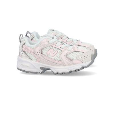 Sapatilhas desportivas New Balance 539 em branco, rosa e bege.
