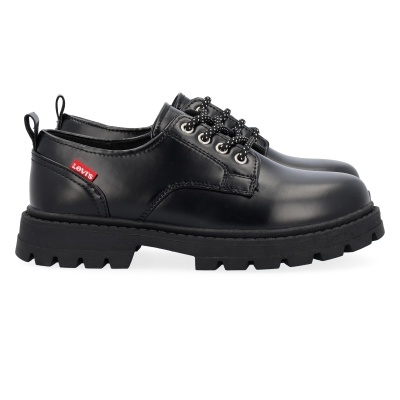 Sapatos pretos de couro com atacadores e etiqueta Levis