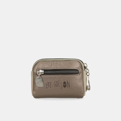 Carteira pequena castanha com fecho e texto LIFE GOES ON