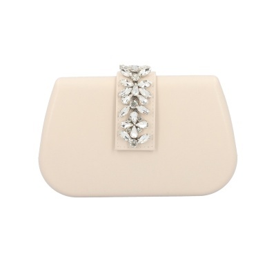 Mala de mão bege com decorações brilhantes no fecho