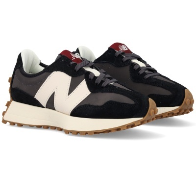 Ténis New Balance em preto, cinzento e branco com sola castanha