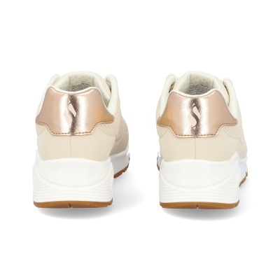 Sapatilhas esportivas bege com detalhe rose gold vistas de trás