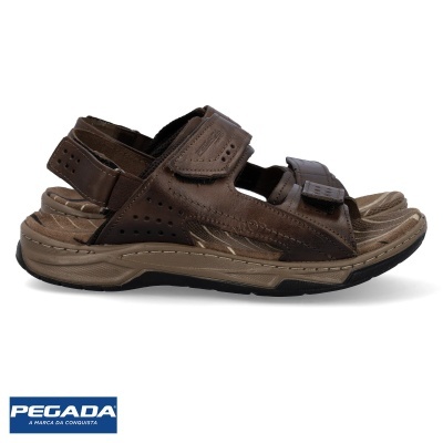 Sandália castanha em pele com sola de borracha e fechos velcro