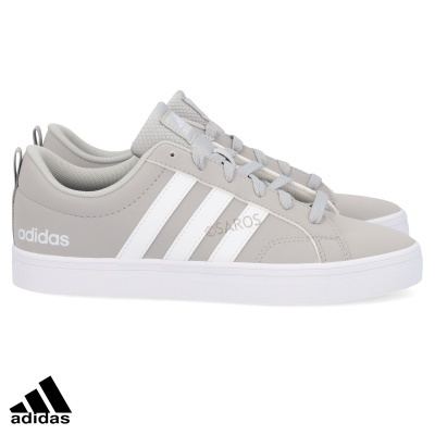 Ténis Adidas cinza claro com riscas brancas e sola branca