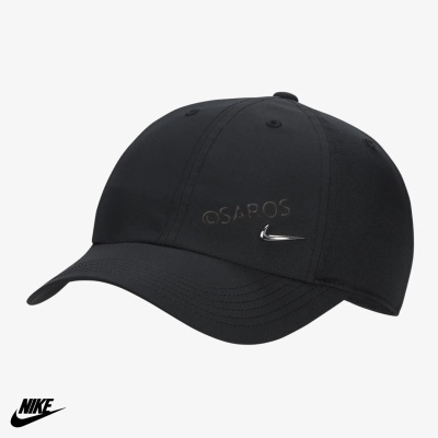 Boné preto Nike com símbolo Swoosh metálico e texto OSARIOS