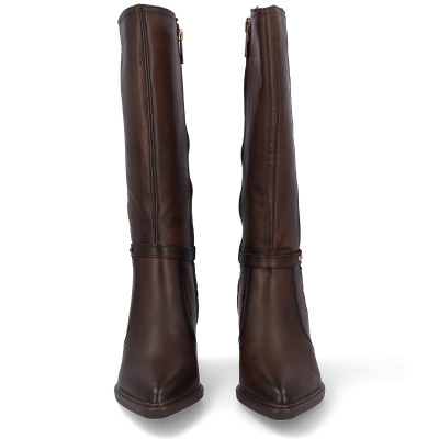 Botas altas de couro castanho com fecho e alça decorativa