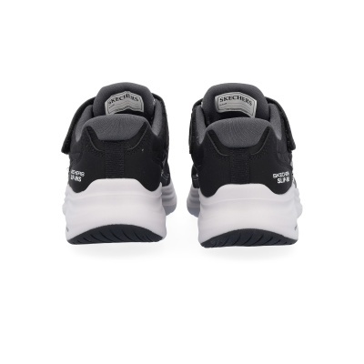 Ténis Skechers Slip-Ins pretos vista traseira com solado branco