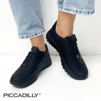 Ténis pretos da marca PICCADILLY com sola grossa e detalhe metálico