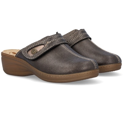 Tamancos castanhos escuros com salto e tira superior com botão metálico