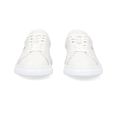 Par de sapatilhas brancas GANT vistas de frente