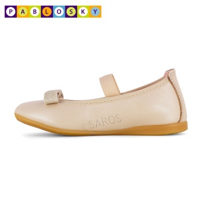 Sapatilha infantil bege com laço brilhante e sola castanha