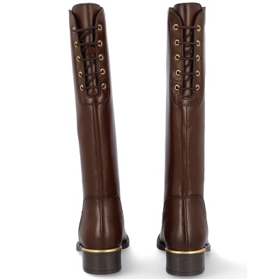 Botas altas de couro castanho com atacadores e salto baixo