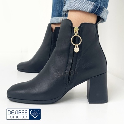 Botins pretos com salto grosso e fecho dourado