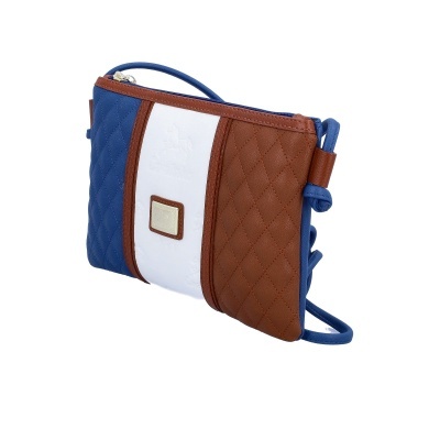 Bolsa pequena azul, castanho e branco com padrão matelassê e alça fina