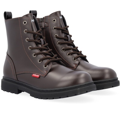 Botas de couro castanhas escuras com atacadores e sola preta